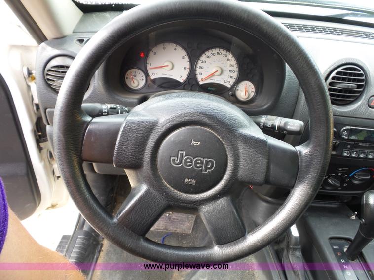 image for item K1742 2003 Jeep Liberty SUV