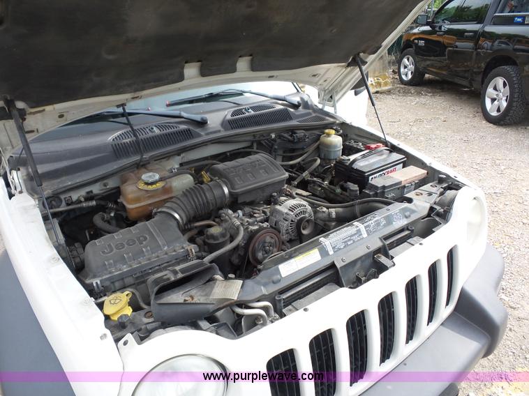 image for item K1742 2003 Jeep Liberty SUV