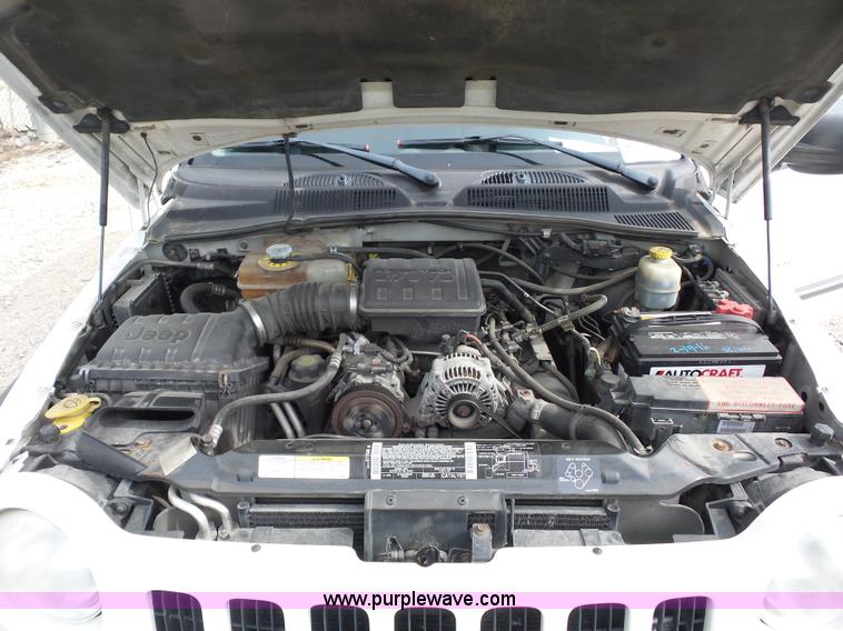 image for item K1742 2003 Jeep Liberty SUV