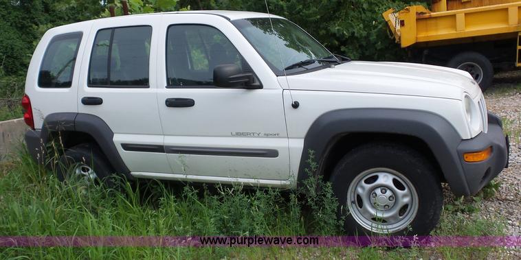 image for item K1743 2003 Jeep Liberty SUV