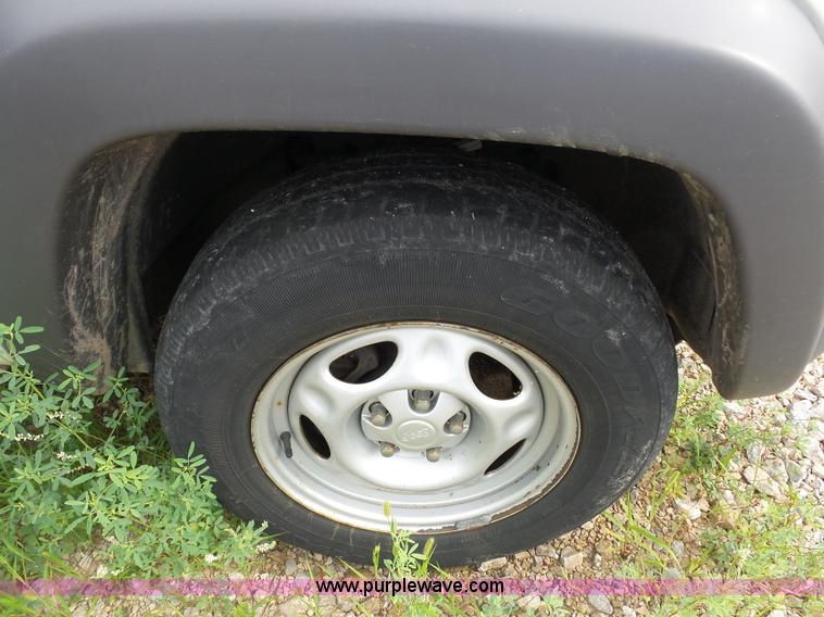 image for item K1743 2003 Jeep Liberty SUV