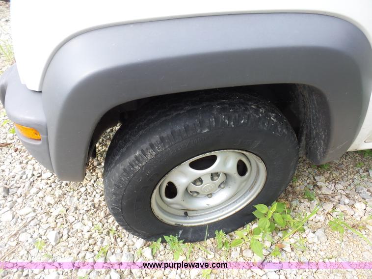 image for item K1743 2003 Jeep Liberty SUV