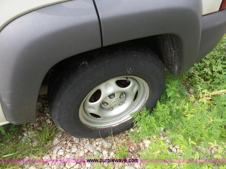 image for item K1743 2003 Jeep Liberty SUV