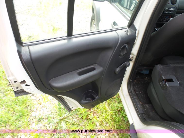 image for item K1743 2003 Jeep Liberty SUV