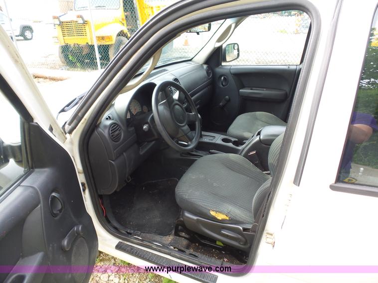 image for item K1743 2003 Jeep Liberty SUV