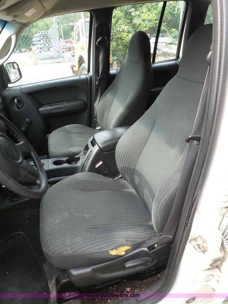 image for item K1743 2003 Jeep Liberty SUV