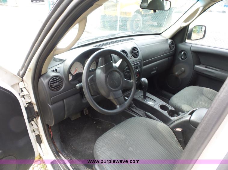 image for item K1743 2003 Jeep Liberty SUV