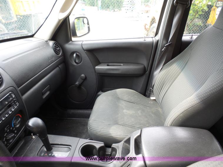 image for item K1743 2003 Jeep Liberty SUV