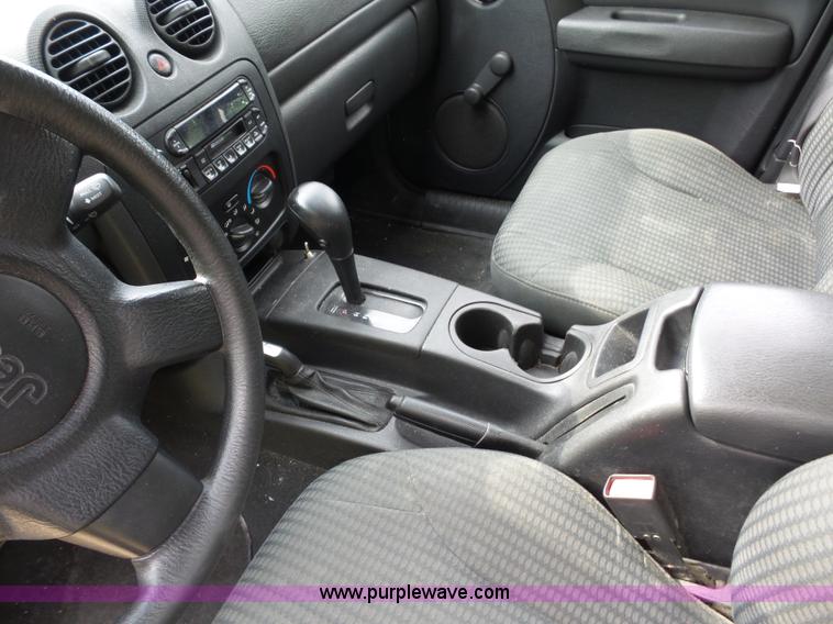 image for item K1743 2003 Jeep Liberty SUV