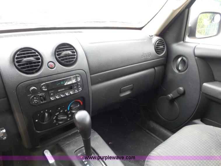 image for item K1743 2003 Jeep Liberty SUV