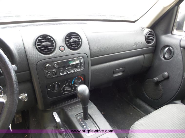 image for item K1743 2003 Jeep Liberty SUV