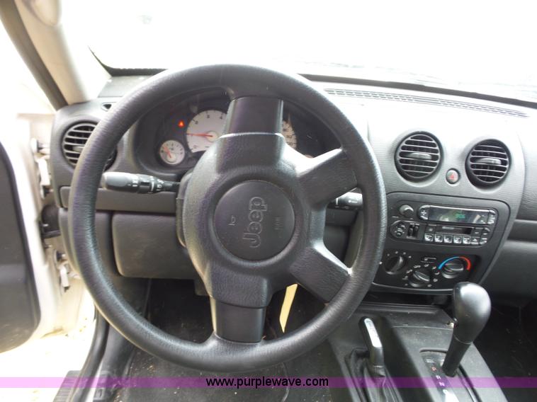 image for item K1743 2003 Jeep Liberty SUV