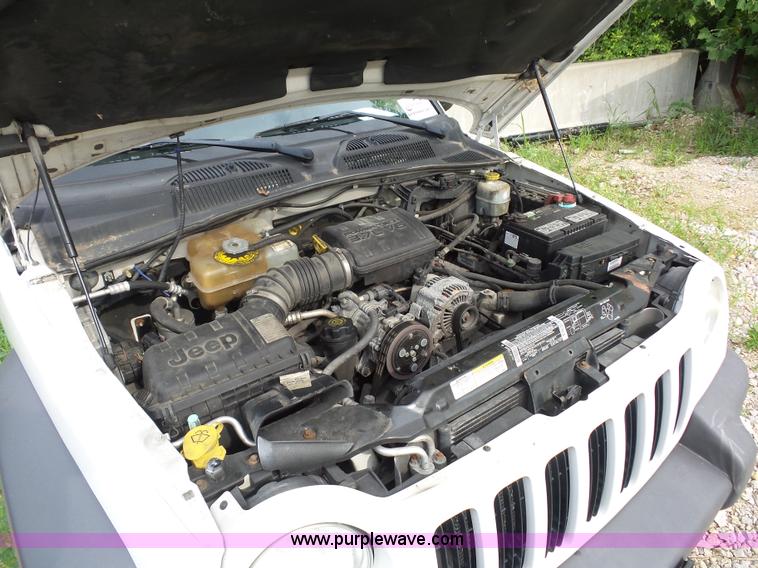 image for item K1743 2003 Jeep Liberty SUV