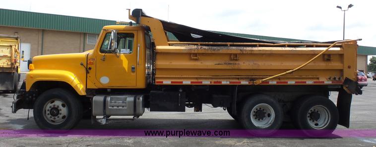 image for item K3487 2002 International F2554 dump truck