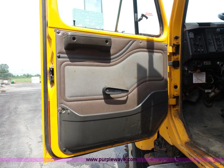 image for item K3487 2002 International F2554 dump truck