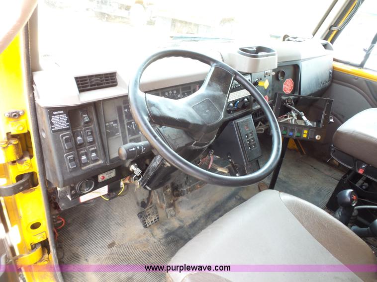 image for item K3487 2002 International F2554 dump truck