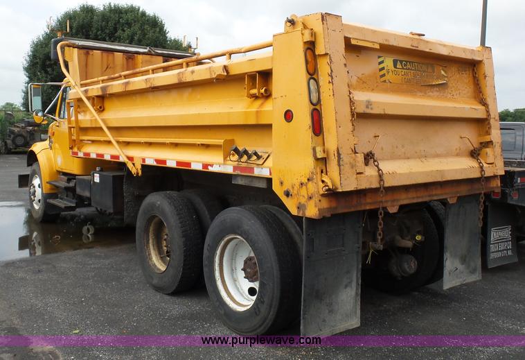 image for item K3489 2000 International 4900 dump truck