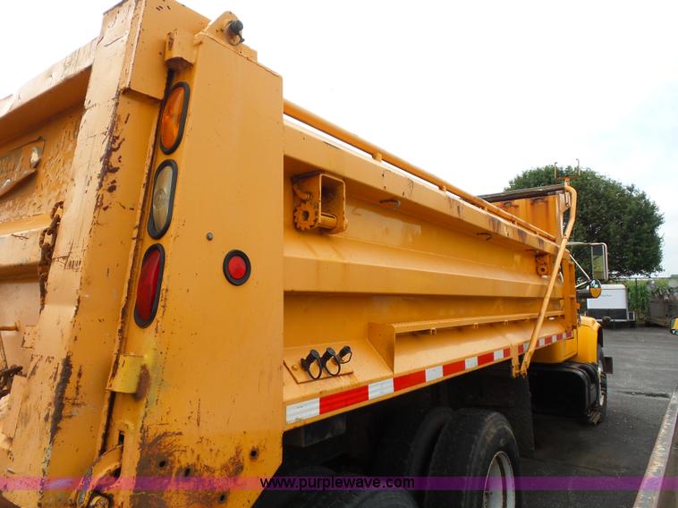 image for item K3489 2000 International 4900 dump truck