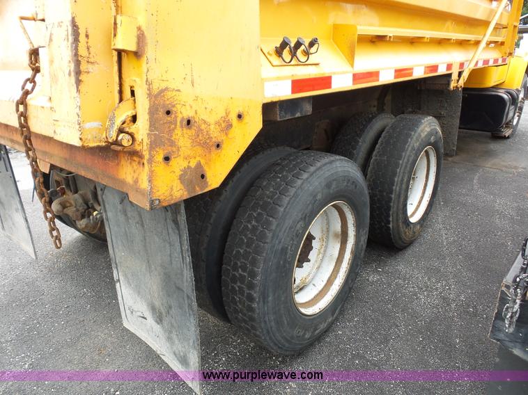 image for item K3489 2000 International 4900 dump truck