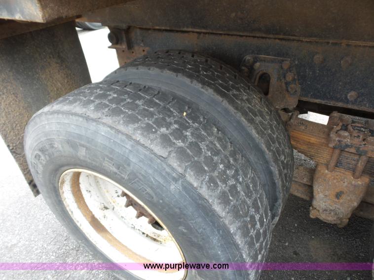 image for item K3489 2000 International 4900 dump truck