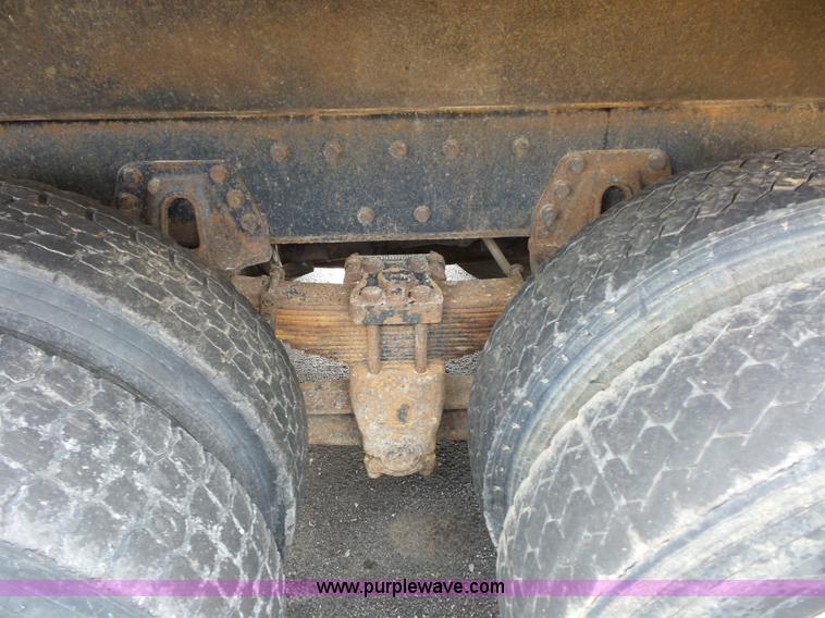 image for item K3489 2000 International 4900 dump truck