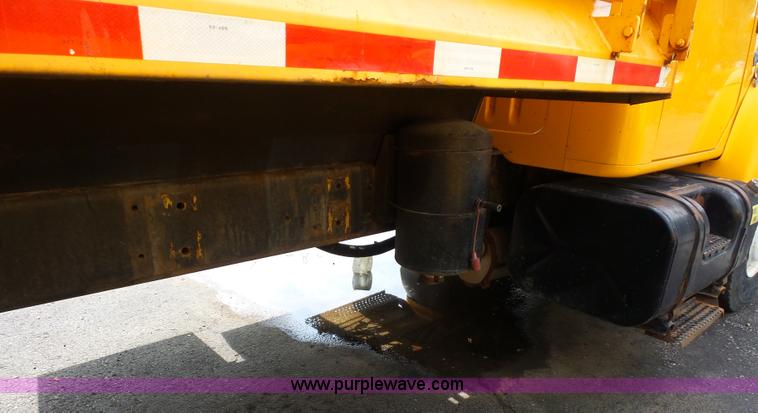 image for item K3489 2000 International 4900 dump truck