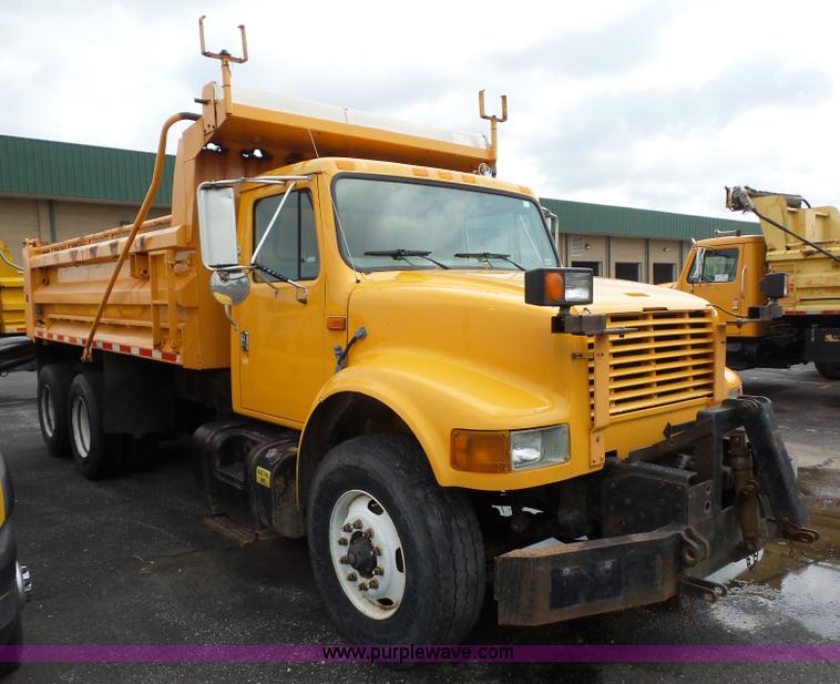 image for item K3489 2000 International 4900 dump truck