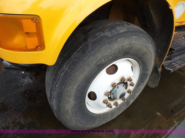 image for item K3489 2000 International 4900 dump truck