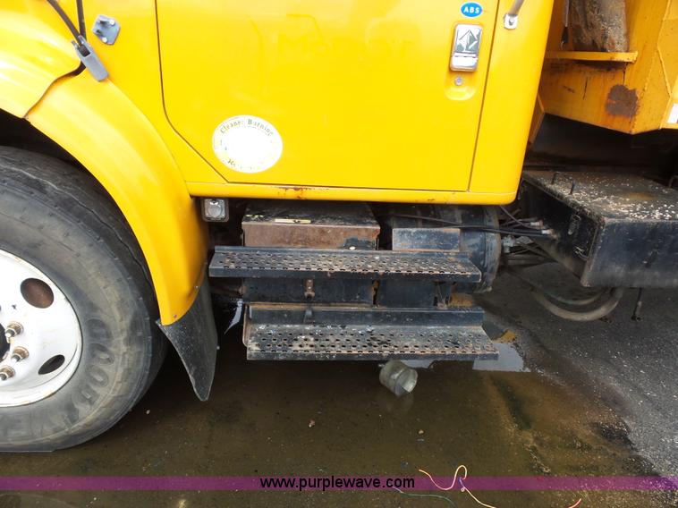 image for item K3489 2000 International 4900 dump truck