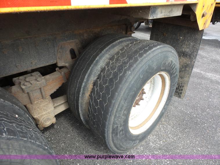 image for item K3489 2000 International 4900 dump truck