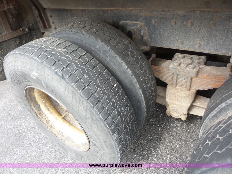 image for item K3489 2000 International 4900 dump truck