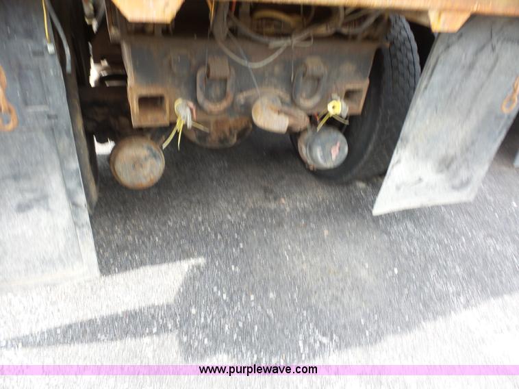 image for item K3489 2000 International 4900 dump truck