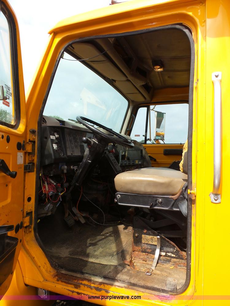 image for item K3489 2000 International 4900 dump truck