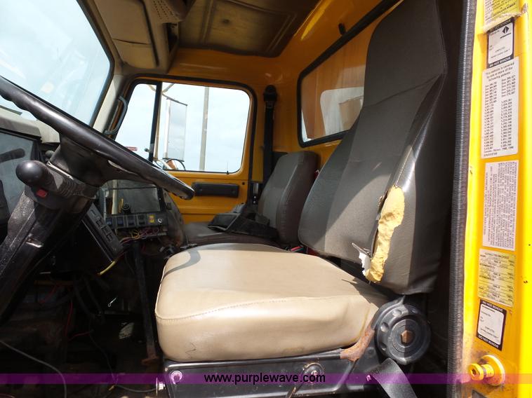 image for item K3489 2000 International 4900 dump truck