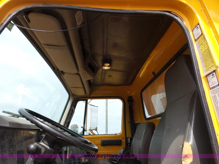 image for item K3489 2000 International 4900 dump truck