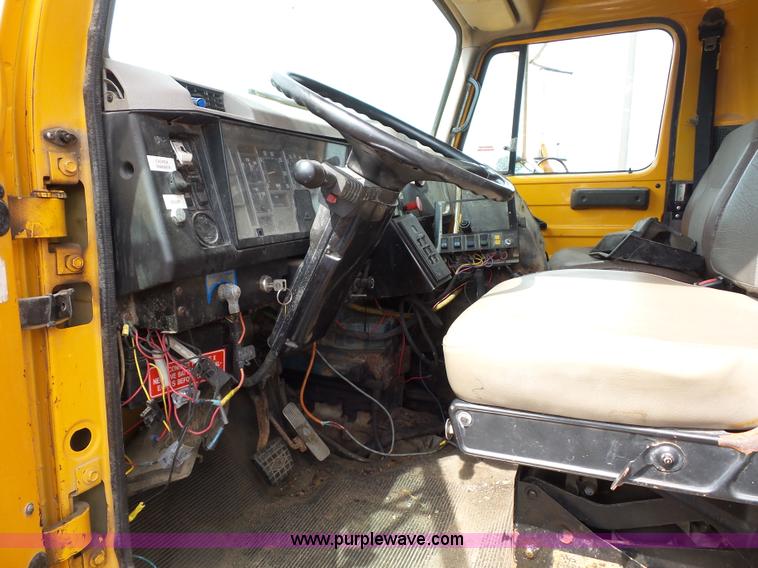 image for item K3489 2000 International 4900 dump truck