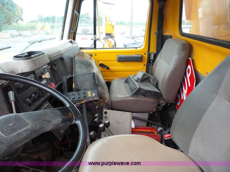 image for item K3489 2000 International 4900 dump truck