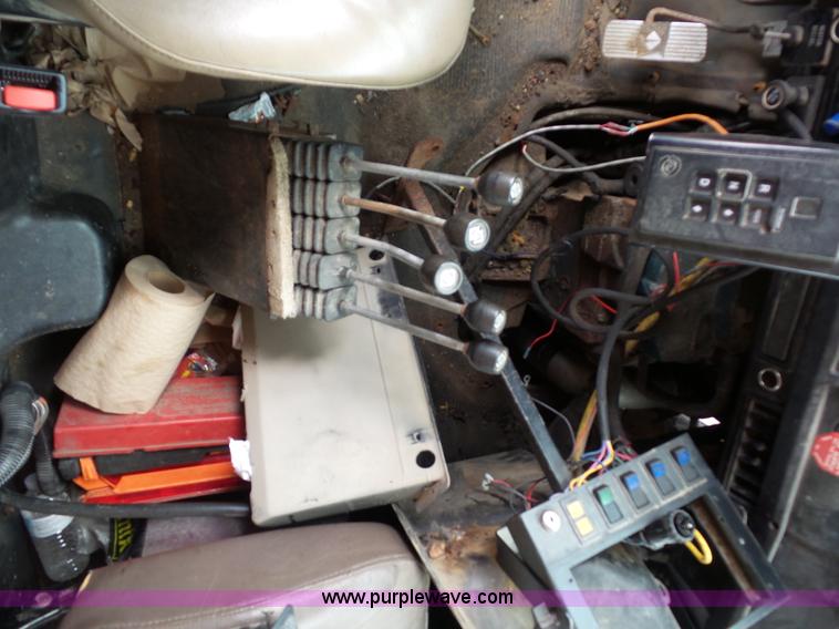 image for item K3489 2000 International 4900 dump truck