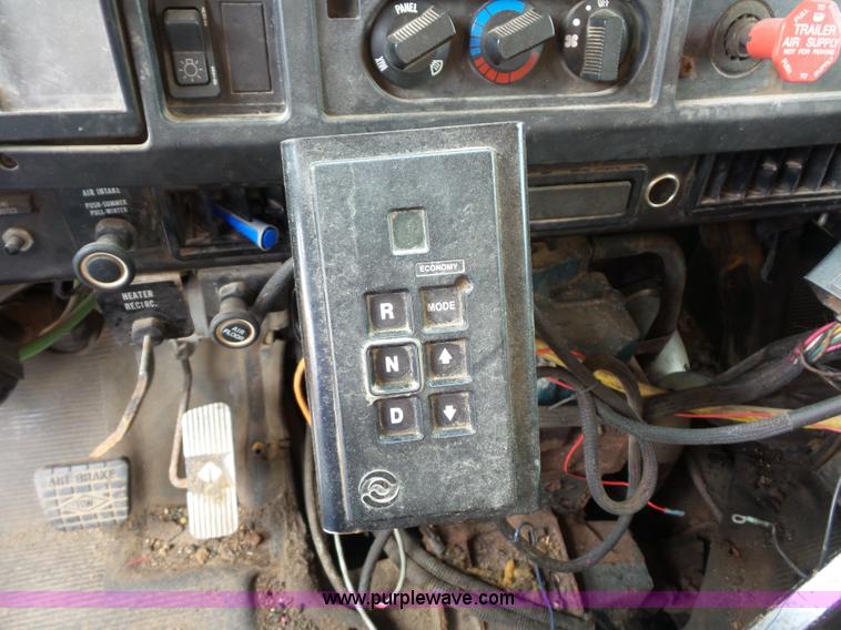 image for item K3489 2000 International 4900 dump truck