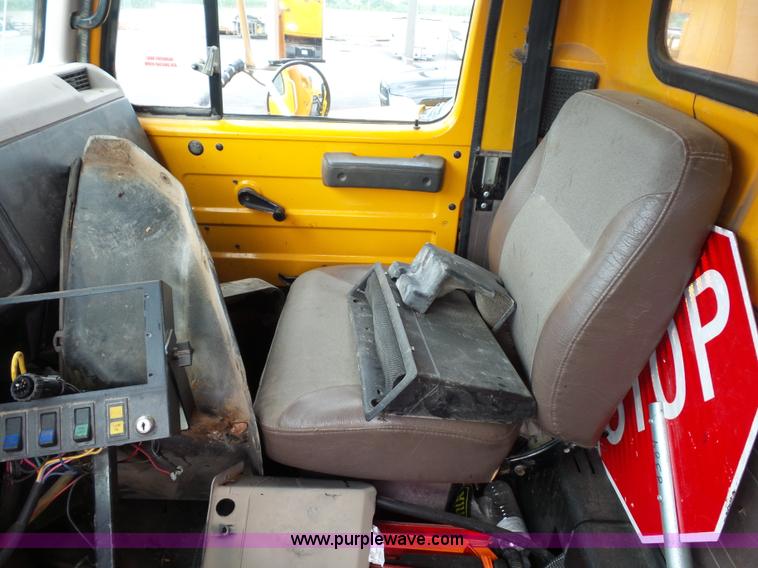 image for item K3489 2000 International 4900 dump truck