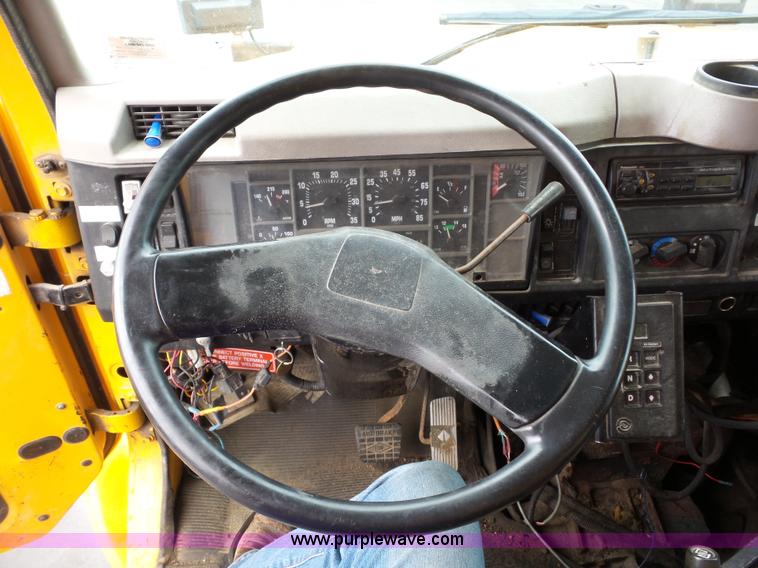 image for item K3489 2000 International 4900 dump truck