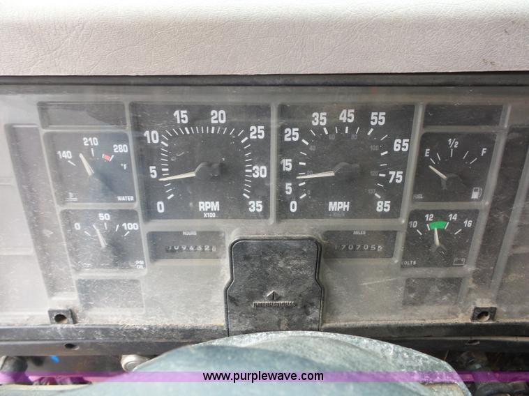 image for item K3489 2000 International 4900 dump truck