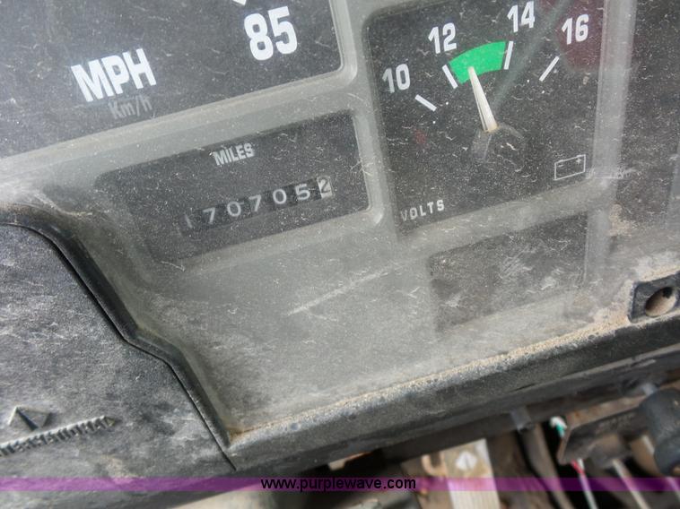 image for item K3489 2000 International 4900 dump truck