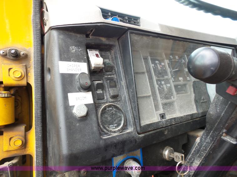 image for item K3489 2000 International 4900 dump truck