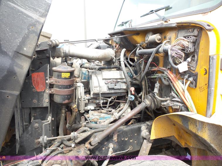 image for item K3489 2000 International 4900 dump truck