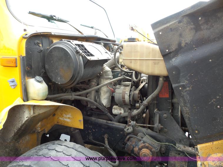 image for item K3489 2000 International 4900 dump truck