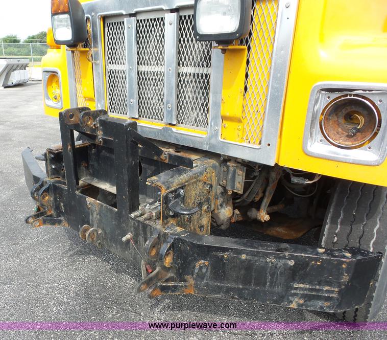 image for item K3490 2002 International F2554 dump truck