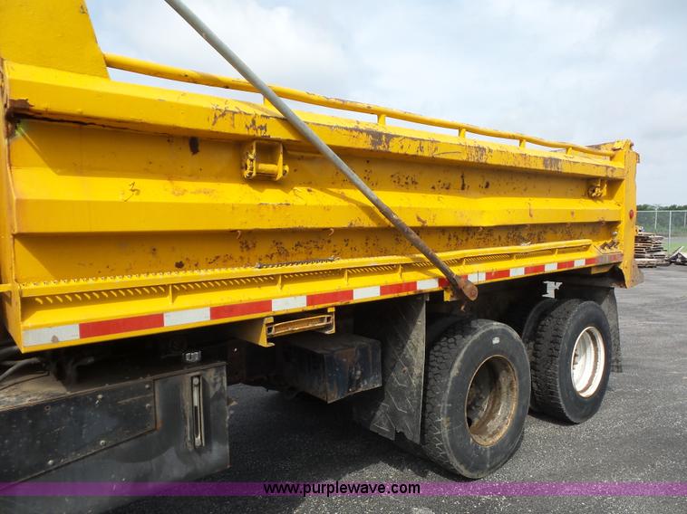 image for item K3490 2002 International F2554 dump truck