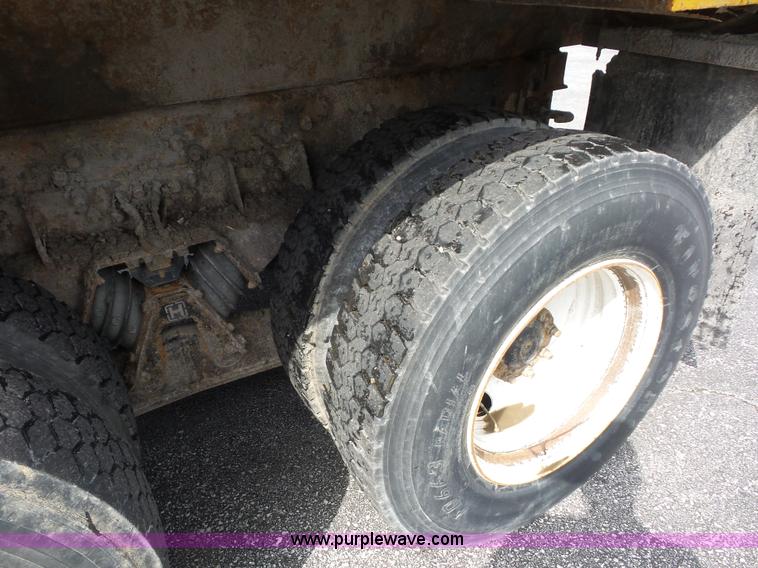 image for item K3490 2002 International F2554 dump truck