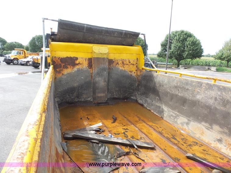image for item K3490 2002 International F2554 dump truck